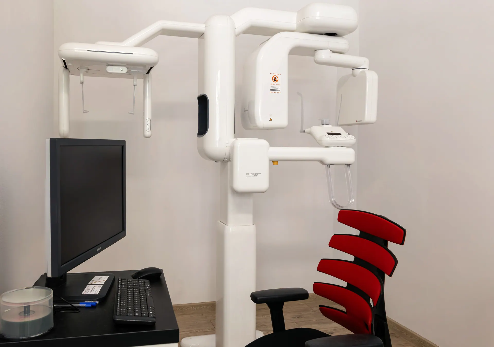 Orto-vis diagnostics room — Papaya 3D plus CBCT scanner for precise treatment planning.